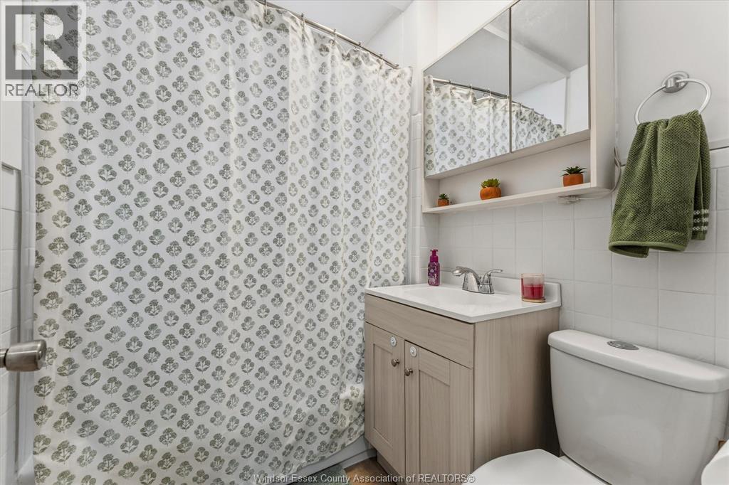 2383 ELSMERE, Windsor, Ontario, N8W2C9 — Photo 17