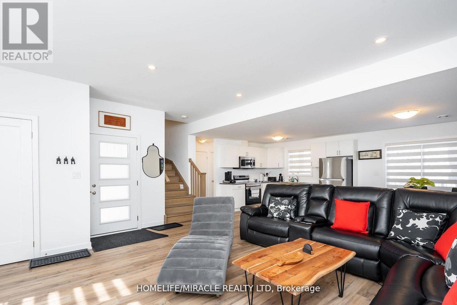 825 - 4263 FOURTH AVENUE, Niagara Falls (Downtown), Ontario, L2E0C2 — Photo 3