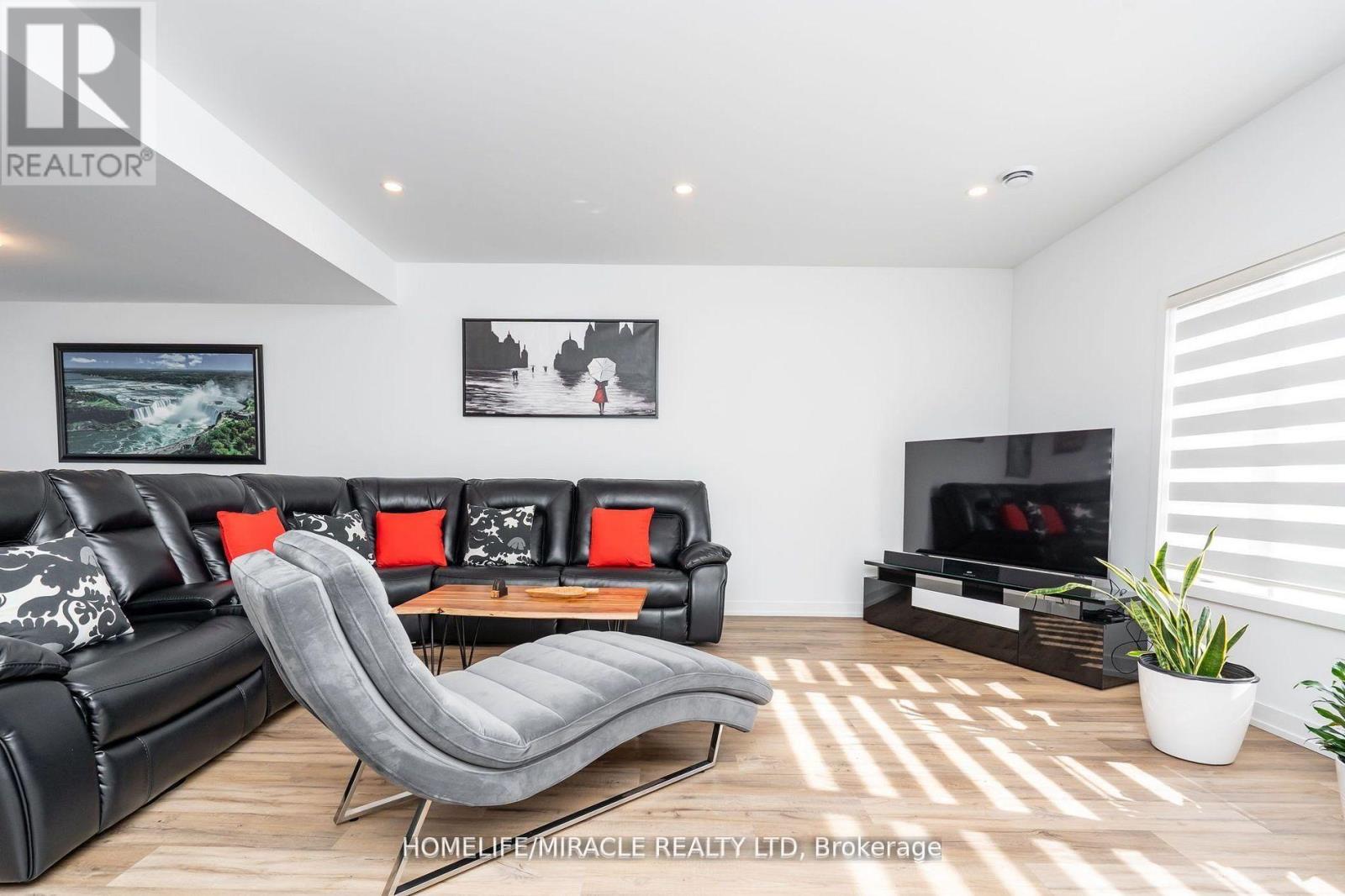 825 - 4263 FOURTH AVENUE, Niagara Falls (Downtown), Ontario, L2E0C2 — Photo 4