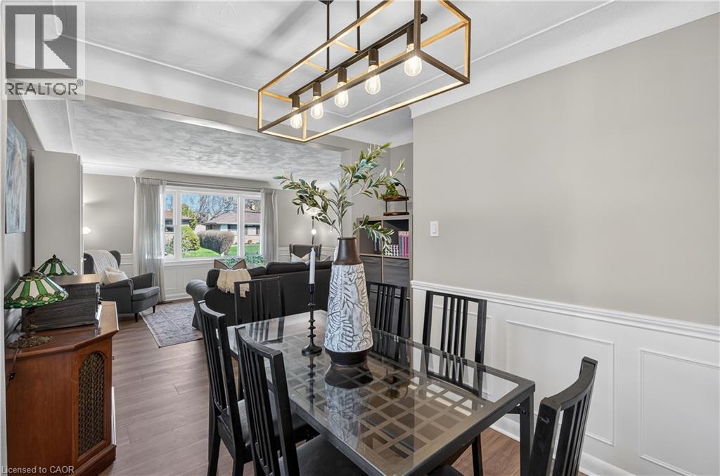 1055 SHEPHERD'S Drive, Burlington, Ontario, L7T3R4 — Photo 11