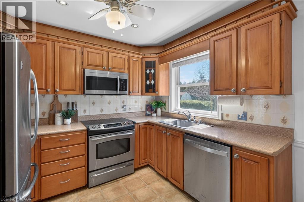 1055 SHEPHERD'S Drive, Burlington, Ontario, L7T3R4 — Photo 13