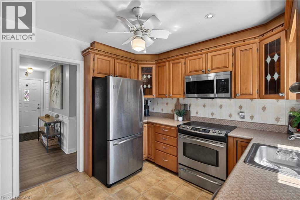 1055 SHEPHERD'S Drive, Burlington, Ontario, L7T3R4 — Photo 14