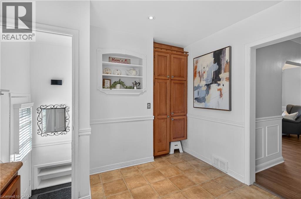 1055 SHEPHERD'S Drive, Burlington, Ontario, L7T3R4 — Photo 15