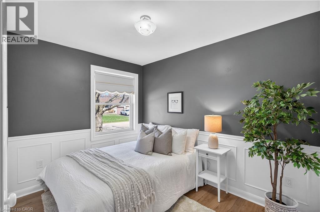 1055 SHEPHERD'S Drive, Burlington, Ontario, L7T3R4 — Photo 16