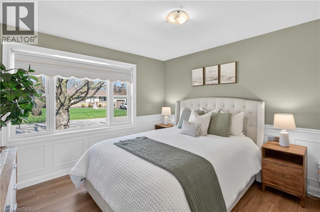 1055 SHEPHERD'S Drive, Burlington, Ontario, L7T3R4 — Photo 18