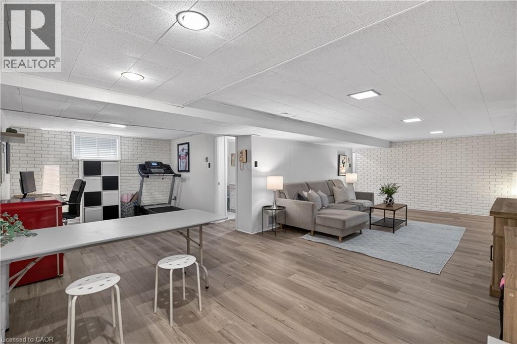 1055 SHEPHERD'S Drive, Burlington, Ontario, L7T3R4 — Photo 24