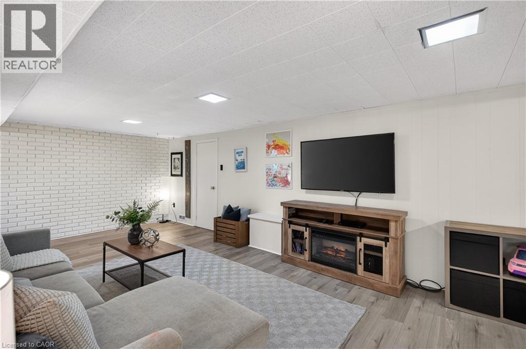 1055 SHEPHERD'S Drive, Burlington, Ontario, L7T3R4 — Photo 25