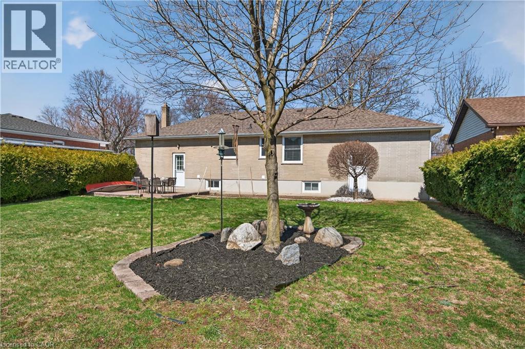 1055 SHEPHERD'S Drive, Burlington, Ontario, L7T3R4 — Photo 32