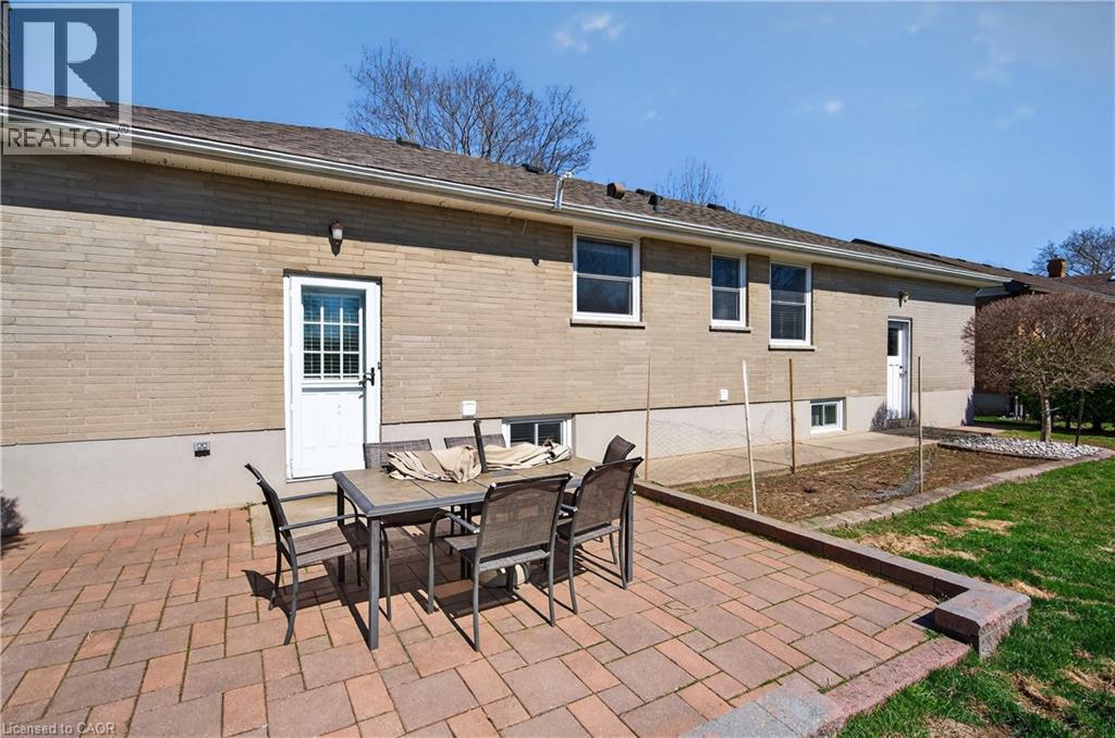 1055 SHEPHERD'S Drive, Burlington, Ontario, L7T3R4 — Photo 33