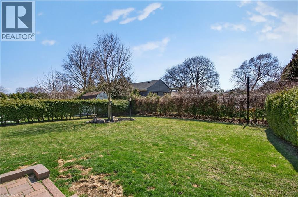 1055 SHEPHERD'S Drive, Burlington, Ontario, L7T3R4 — Photo 34