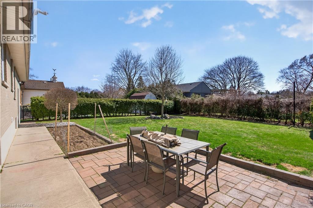 1055 SHEPHERD'S Drive, Burlington, Ontario, L7T3R4 — Photo 35