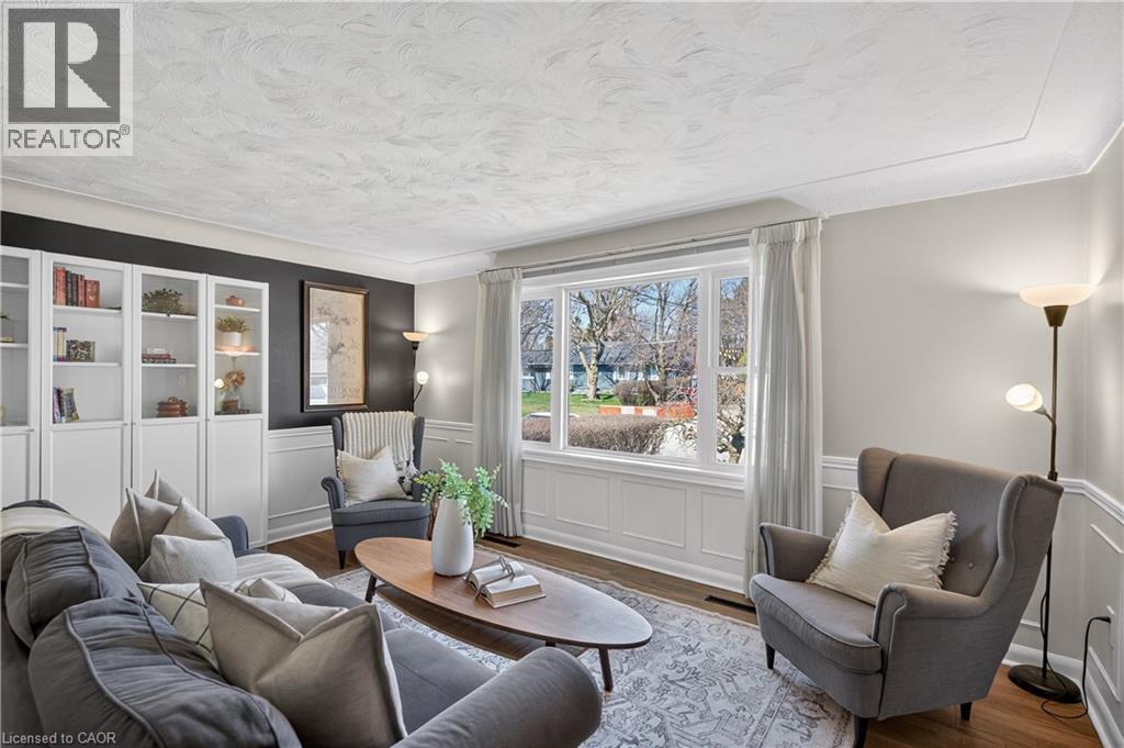 1055 SHEPHERD'S Drive, Burlington, Ontario, L7T3R4 — Photo 6