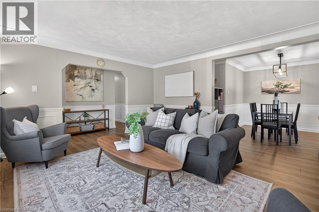 1055 SHEPHERD'S Drive, Burlington, Ontario, L7T3R4 — Photo 8