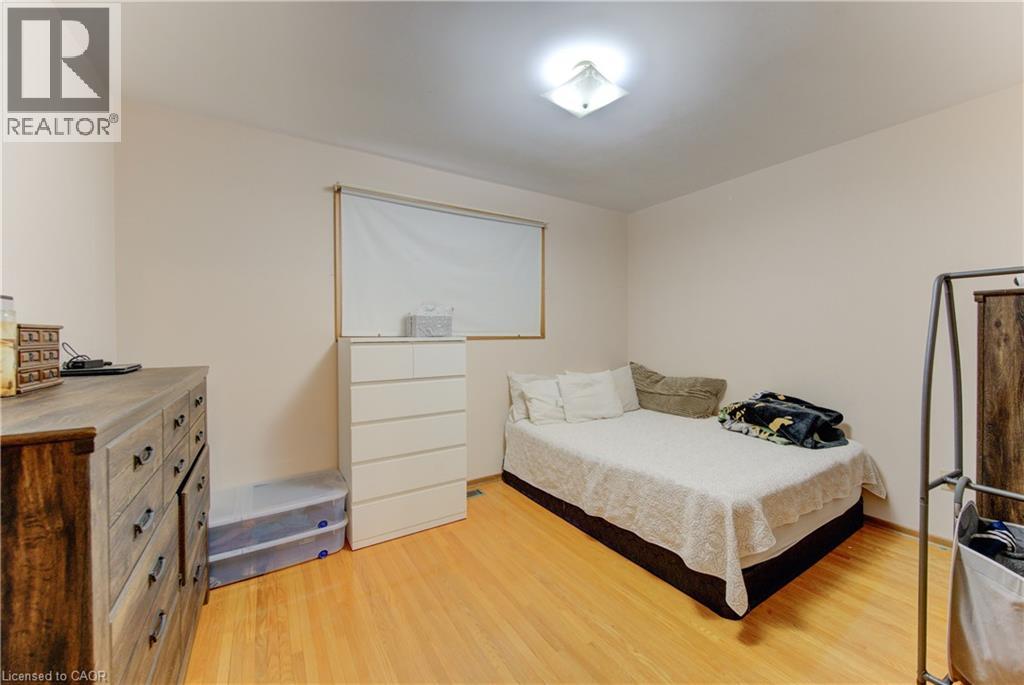 98 SHEA Crescent, Kitchener, Ontario, N2E1E8 — Photo 10