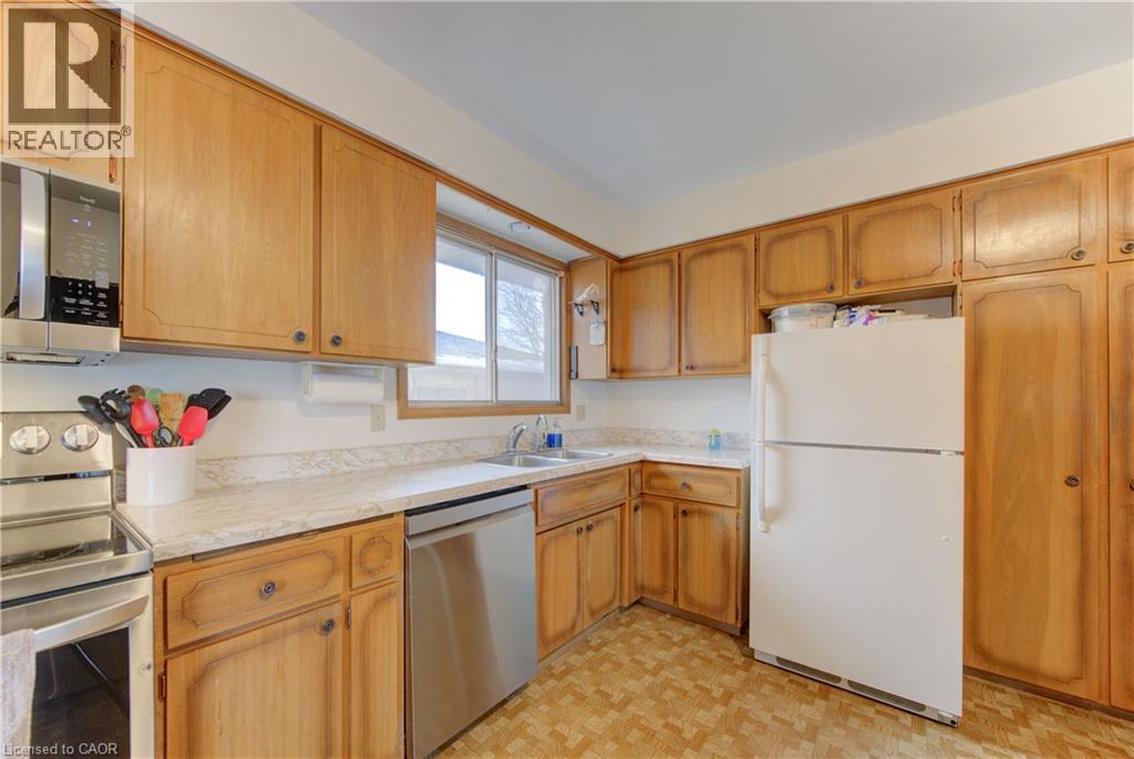 98 SHEA Crescent, Kitchener, Ontario, N2E1E8 — Photo 13