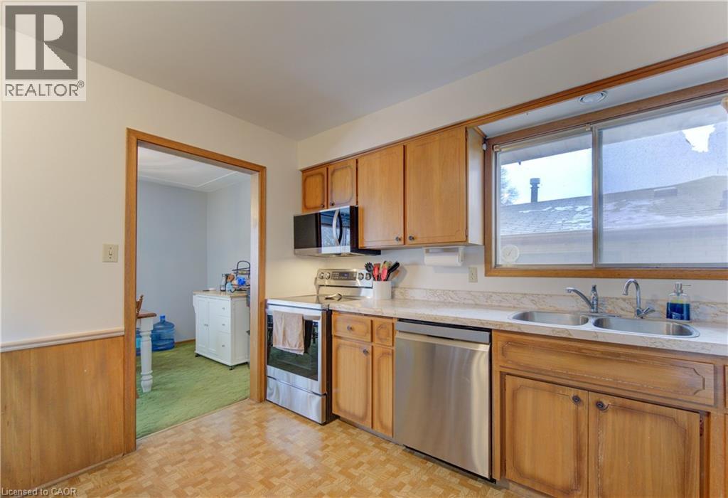 98 SHEA Crescent, Kitchener, Ontario, N2E1E8 — Photo 14