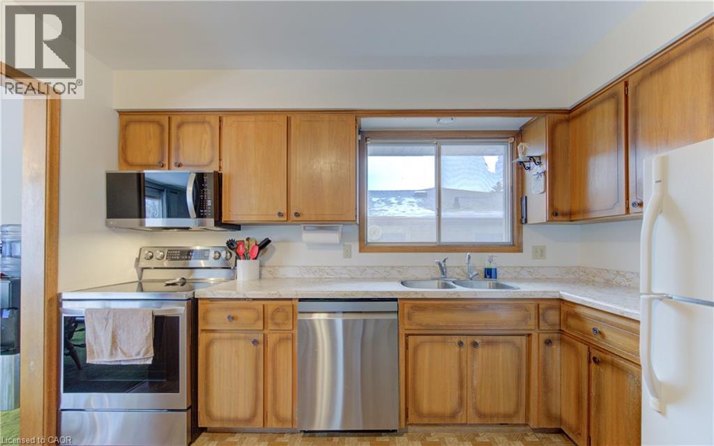 98 SHEA Crescent, Kitchener, Ontario, N2E1E8 — Photo 15