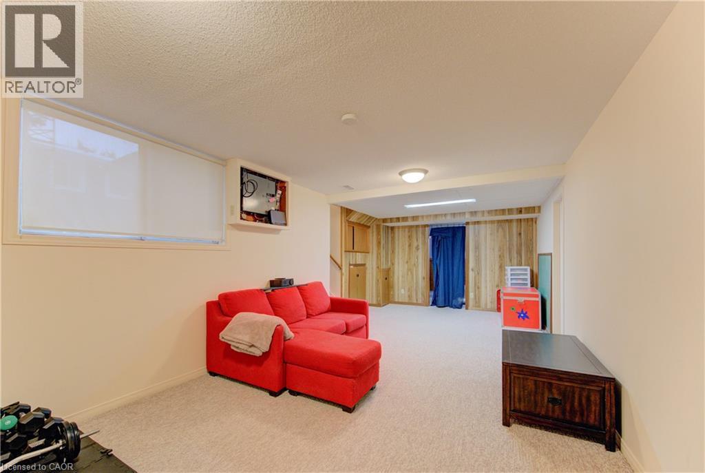 98 SHEA Crescent, Kitchener, Ontario, N2E1E8 — Photo 16