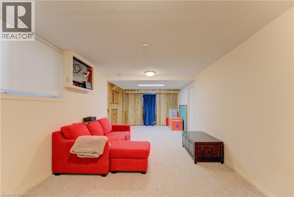 98 SHEA Crescent, Kitchener, Ontario, N2E1E8 — Photo 17