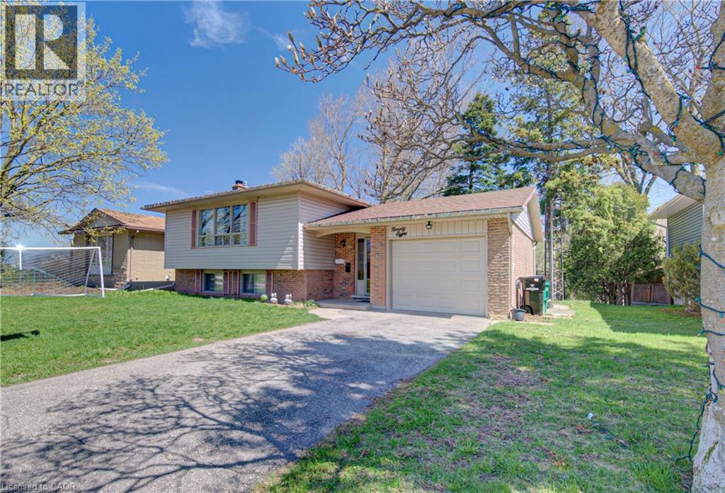 98 SHEA Crescent, Kitchener, Ontario, N2E1E8 — Photo 2