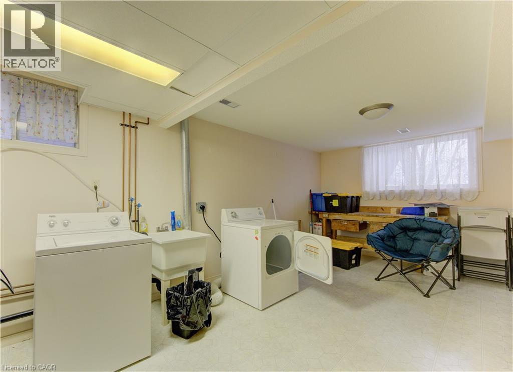 98 SHEA Crescent, Kitchener, Ontario, N2E1E8 — Photo 20