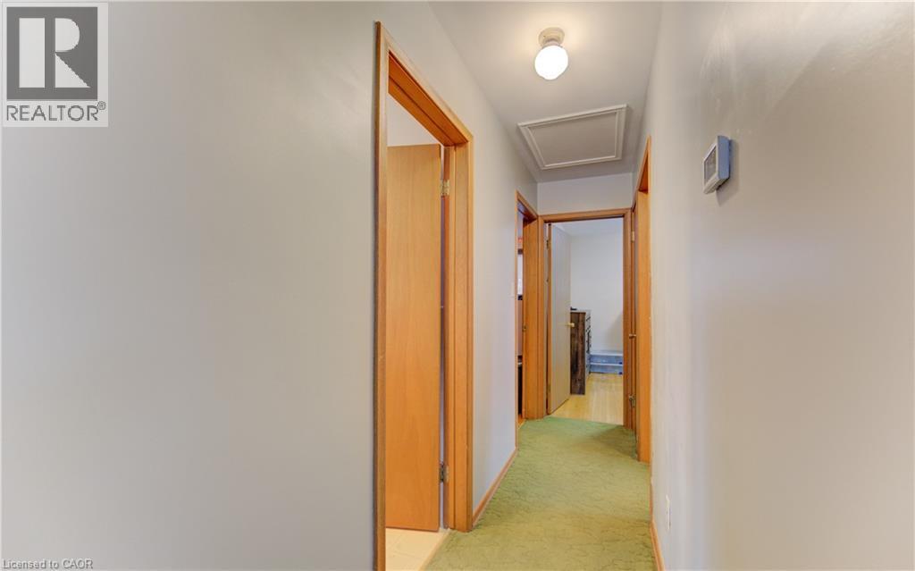 98 SHEA Crescent, Kitchener, Ontario, N2E1E8 — Photo 6
