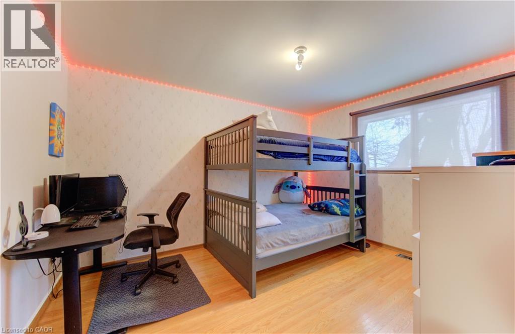 98 SHEA Crescent, Kitchener, Ontario, N2E1E8 — Photo 9