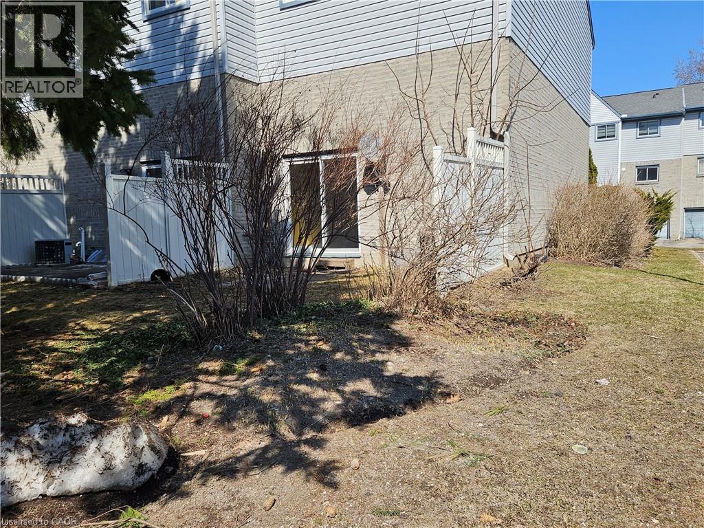 589 BEECHWOOD Drive Unit# 43, Waterloo, Ontario, N2T2K9 — Photo 32