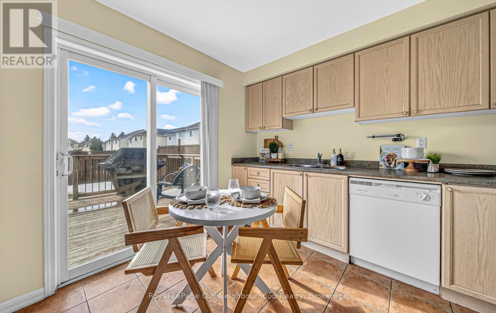 1581 SARASOTA CRESCENT, Oshawa (Samac), Ontario, L1G8G1 — Photo 11