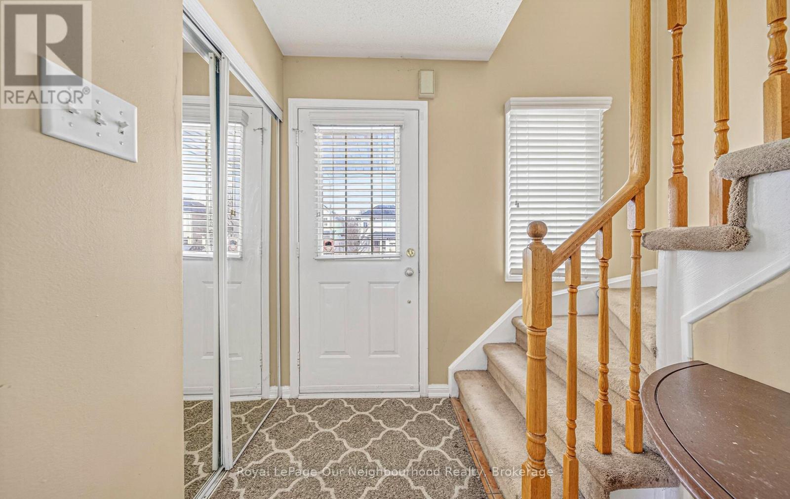 1581 SARASOTA CRESCENT, Oshawa (Samac), Ontario, L1G8G1 — Photo 2