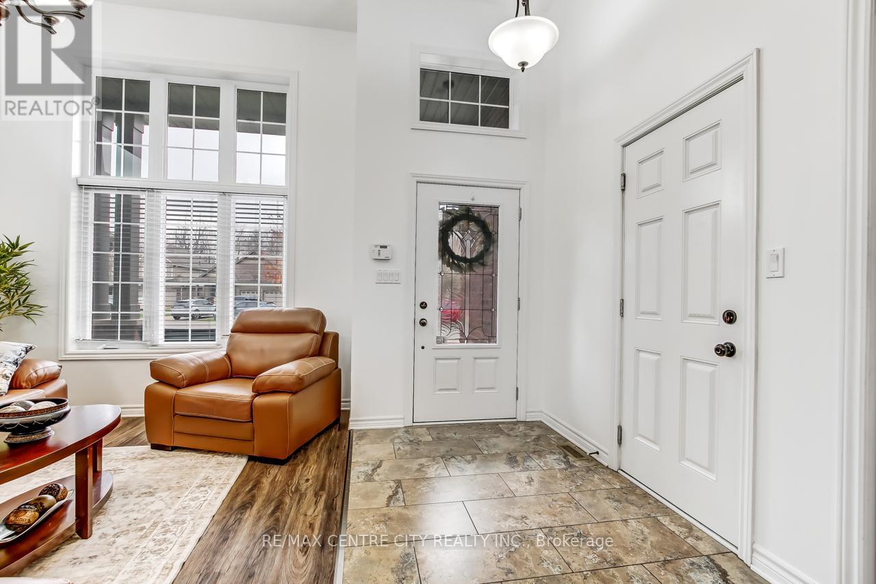 10 CIDER MILL LANE, St. Thomas, Ontario, N5R0C1 — Photo 3