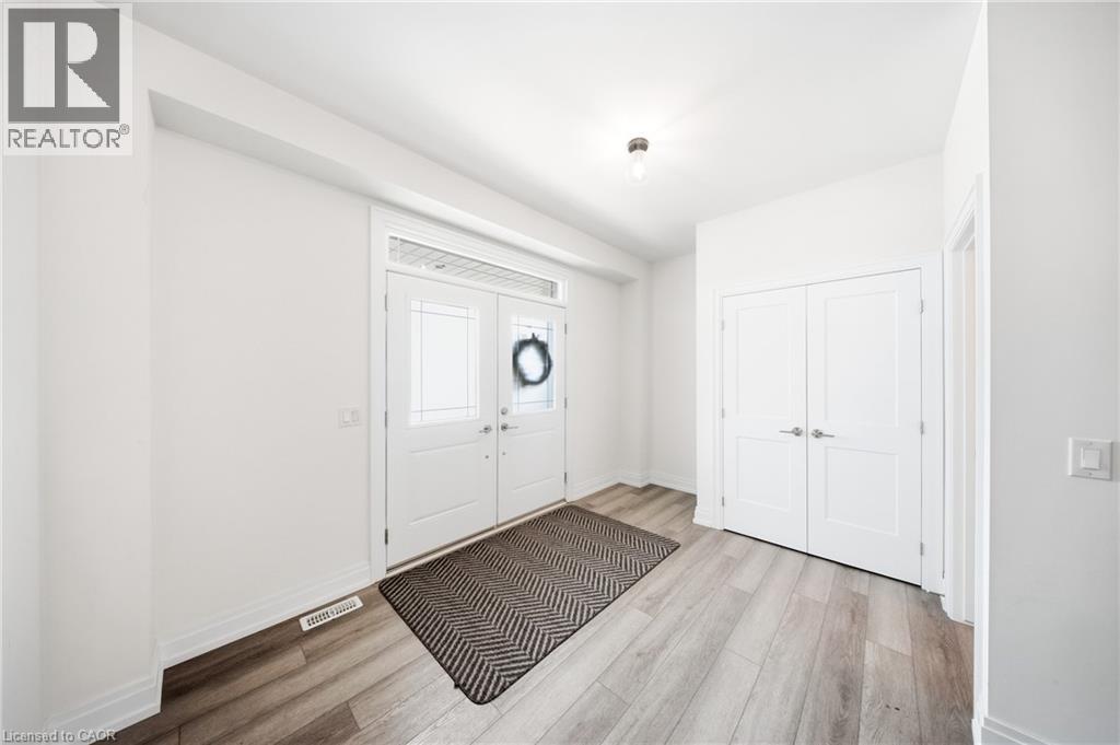 45 GREAT FALLS Boulevard, Waterdown, Ontario, L8B1X8 — Photo 6