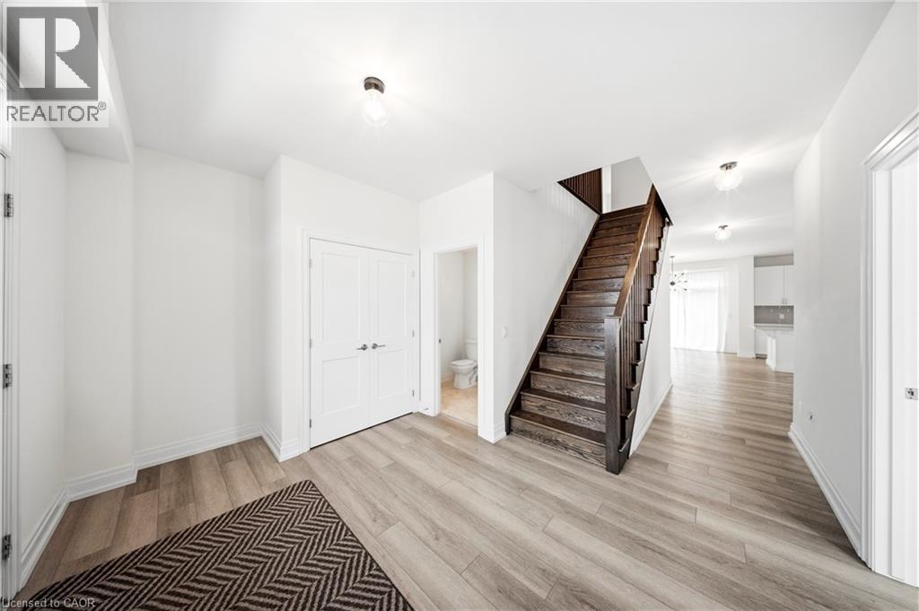 45 GREAT FALLS Boulevard, Waterdown, Ontario, L8B1X8 — Photo 7