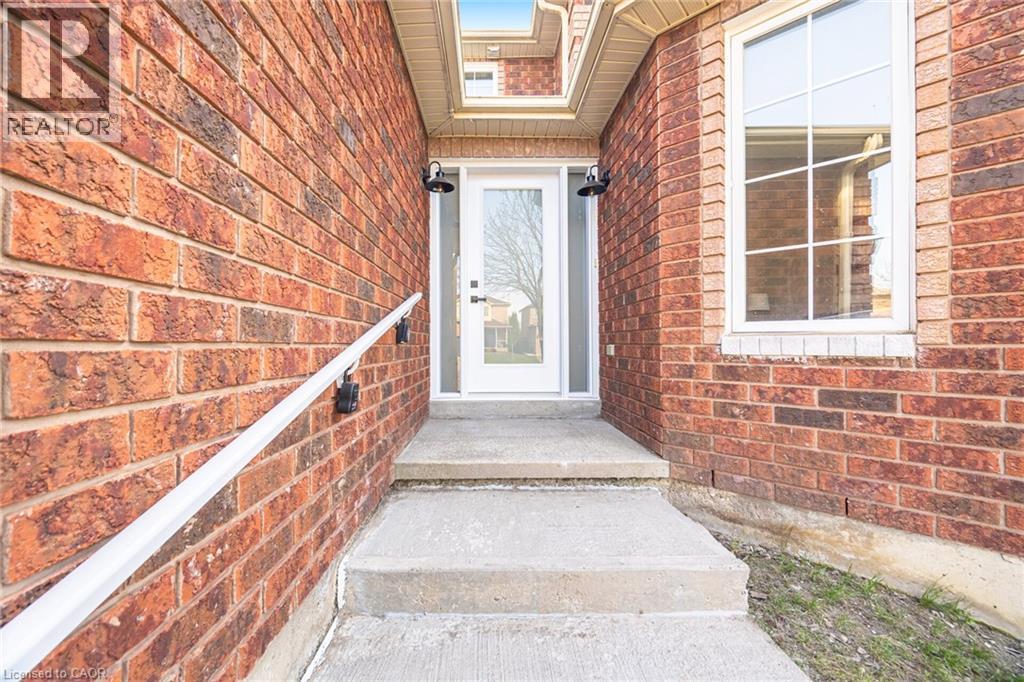 11 WESSENGER Drive, Barrie, Ontario, L4N8R8 — Photo 2