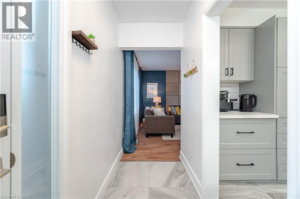 297 MOHAWK Road W, Hamilton, Ontario, L9C1W2 — Photo 5