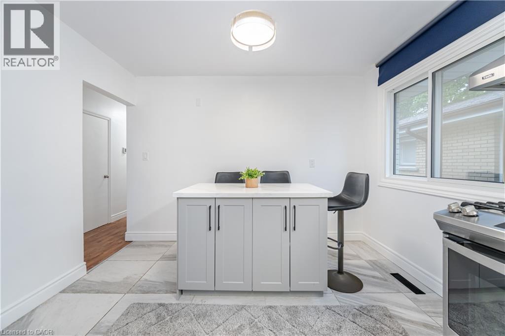 297 MOHAWK Road W, Hamilton, Ontario, L9C1W2 — Photo 9