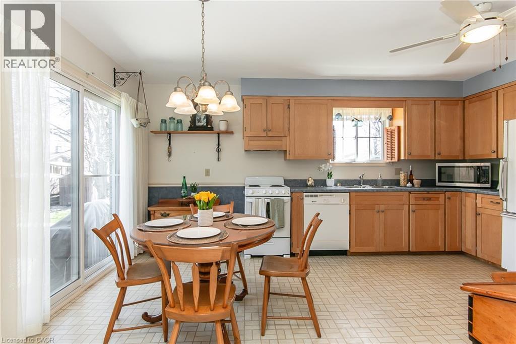 70 INWOOD Crescent, Kitchener, Ontario, N2M2M1 — Photo 11