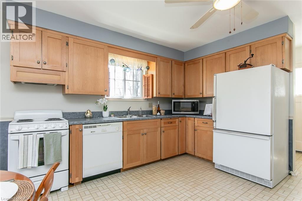 70 INWOOD Crescent, Kitchener, Ontario, N2M2M1 — Photo 13