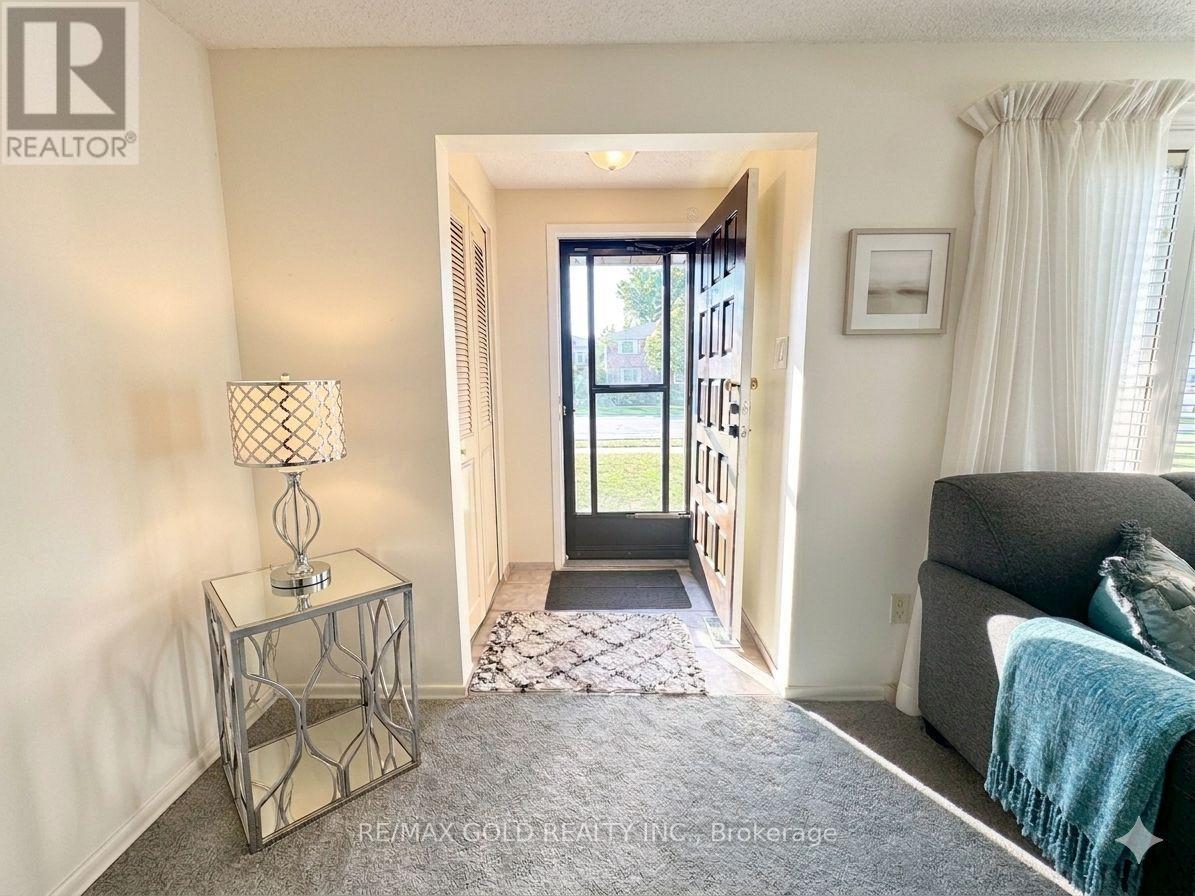 23 FLINT DRIVE, Kitchener, Ontario, N2E1S8 — Photo 2