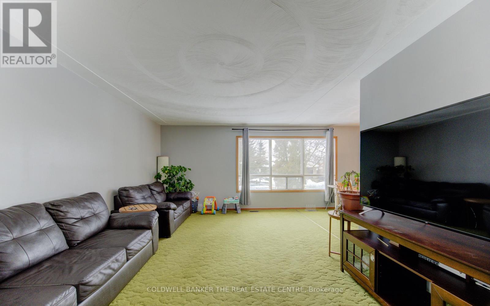 98 SHEA CRESCENT, Kitchener, Ontario, N2E1E8 — Photo 8