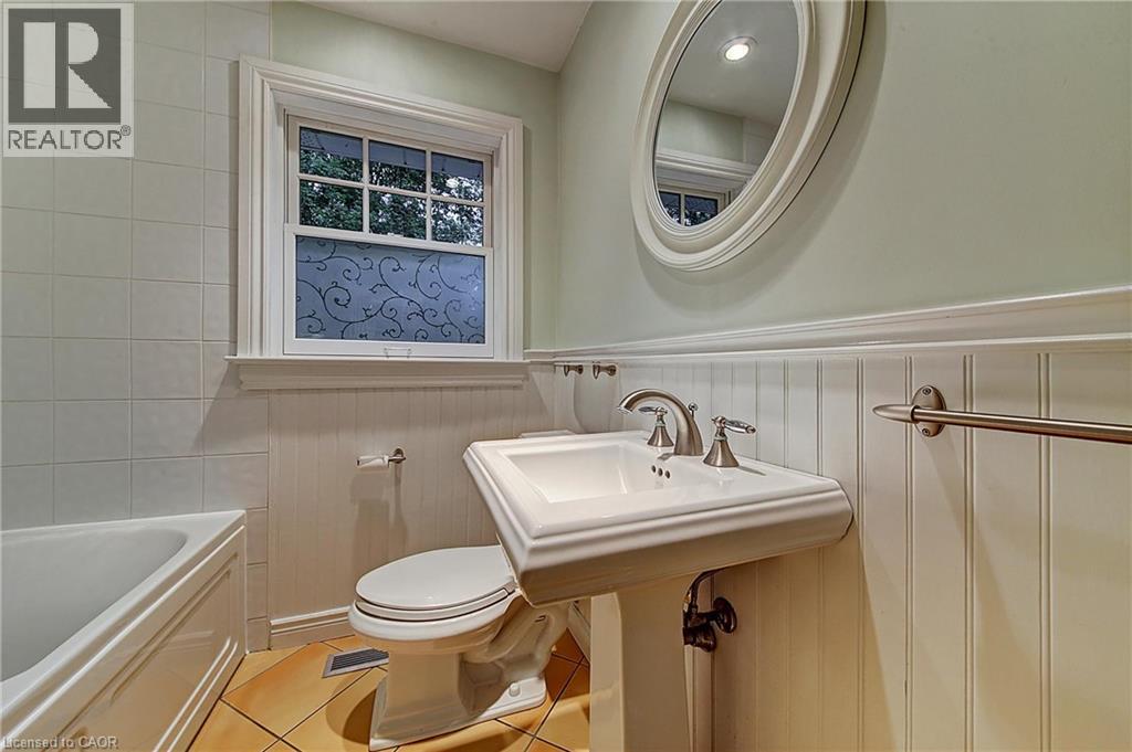 463 AVON Crescent, Oakville, Ontario, L6J2T2 — Photo 13