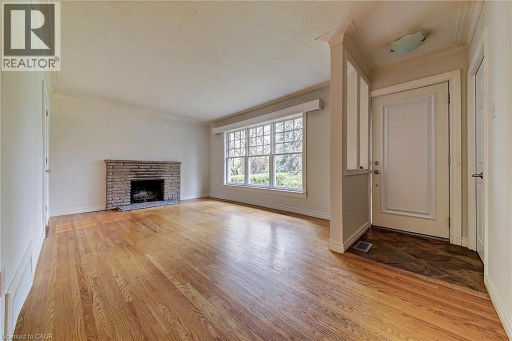 463 AVON Crescent, Oakville, Ontario, L6J2T2 — Photo 3