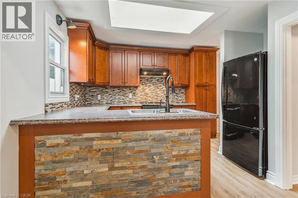 93 EAST 31ST Street E Unit# Upper, Hamilton, Ontario, L8V3N9 — Photo 2