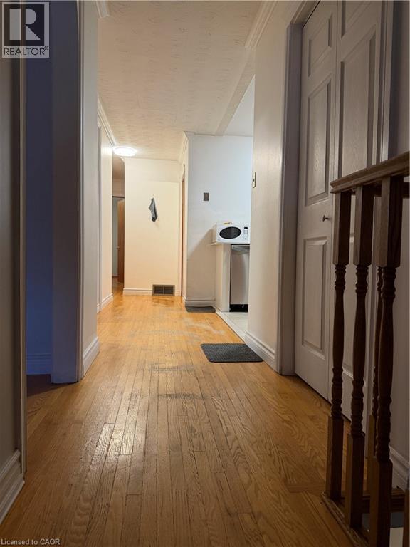 10 FAIRINGTON Crescent Unit# UPPER, Hamilton, Ontario, L8E3N4 — Photo 3