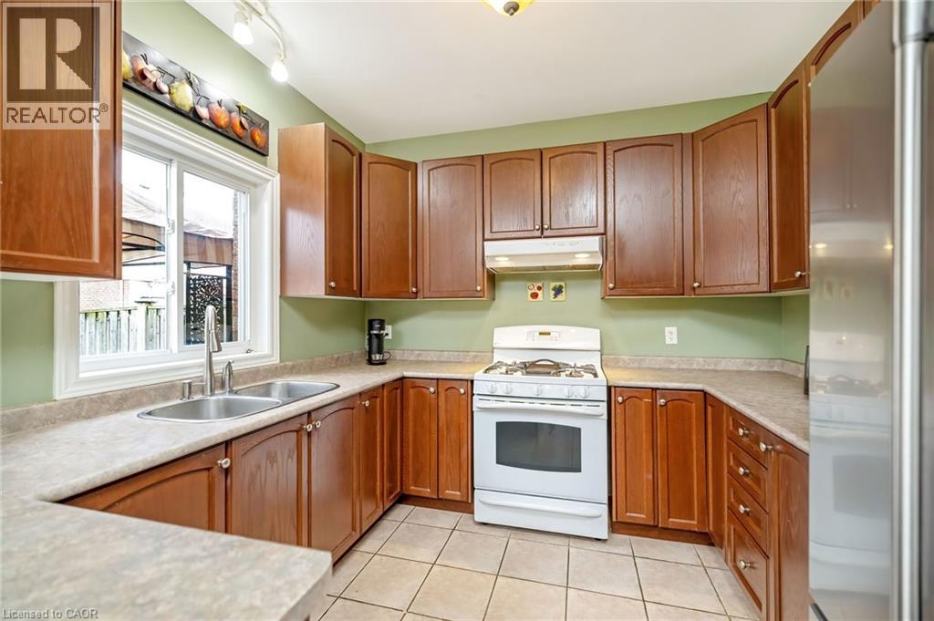 305 TEETZEL Drive, Milton, Ontario, L9T0B1 — Photo 11