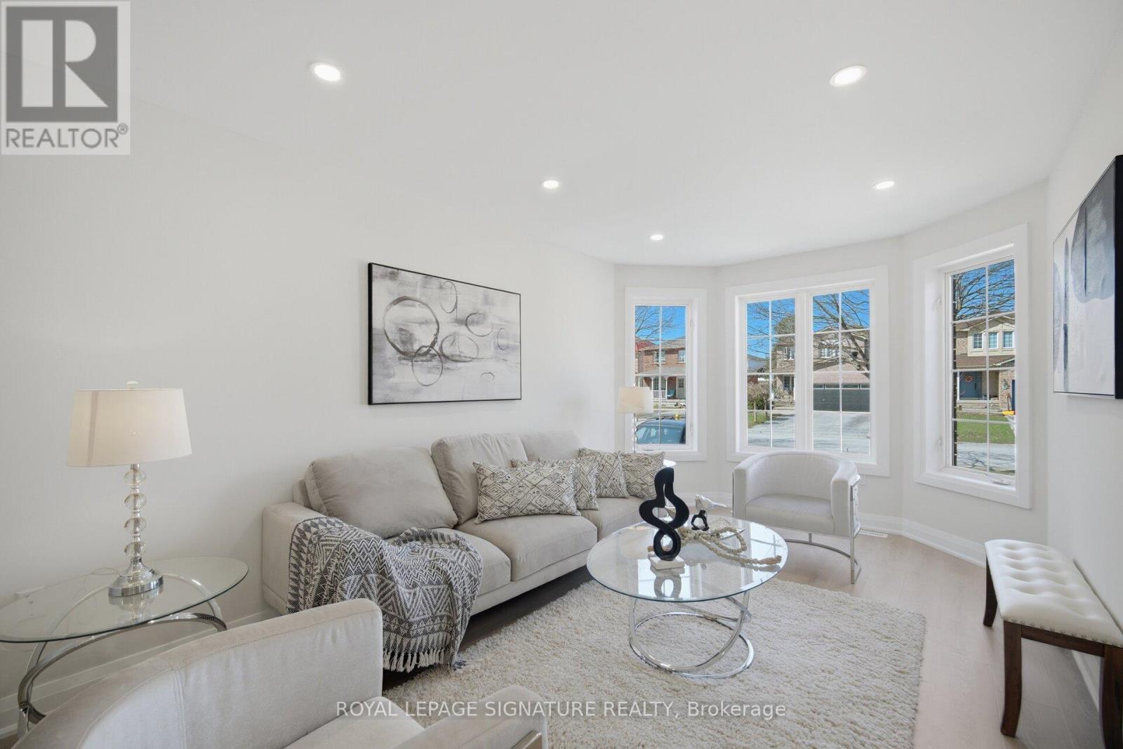 11 WESSENGER DRIVE, Barrie (Holly), Ontario, L4N8R8 — Photo 4