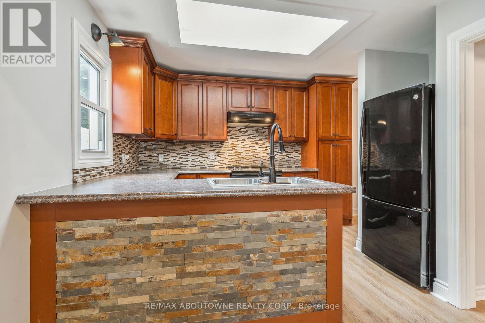 UPPER - 93 EAST 31ST STREET E, Hamilton (Raleigh), Ontario, L9V3N9 — Photo 2