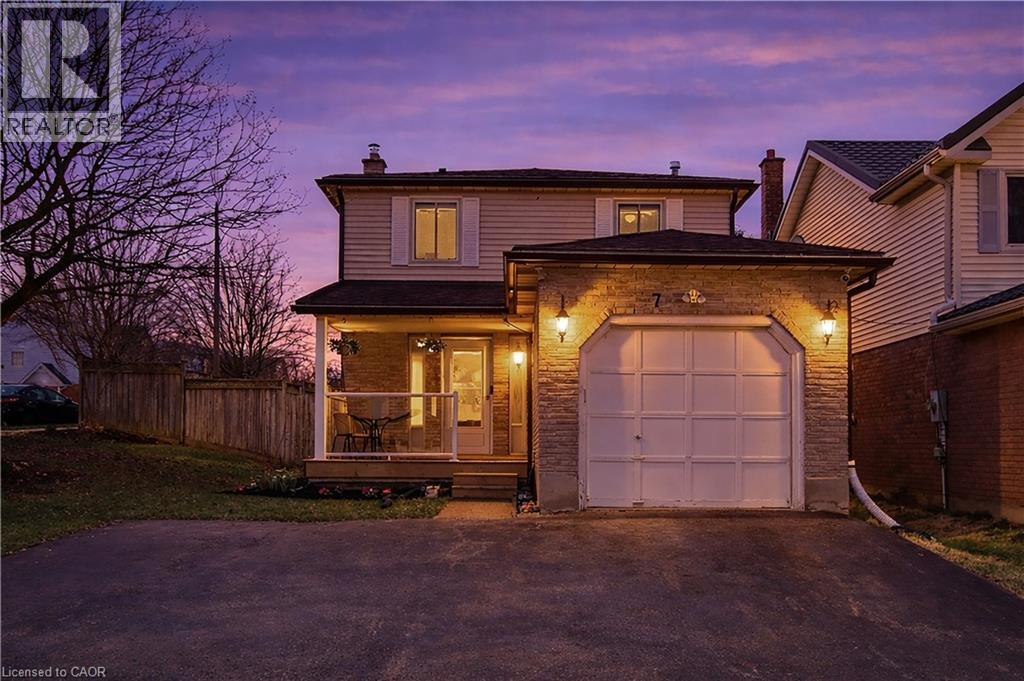 7 WYCLIFFE Place, Kitchener, Ontario, N2M5J6 — Photo 2
