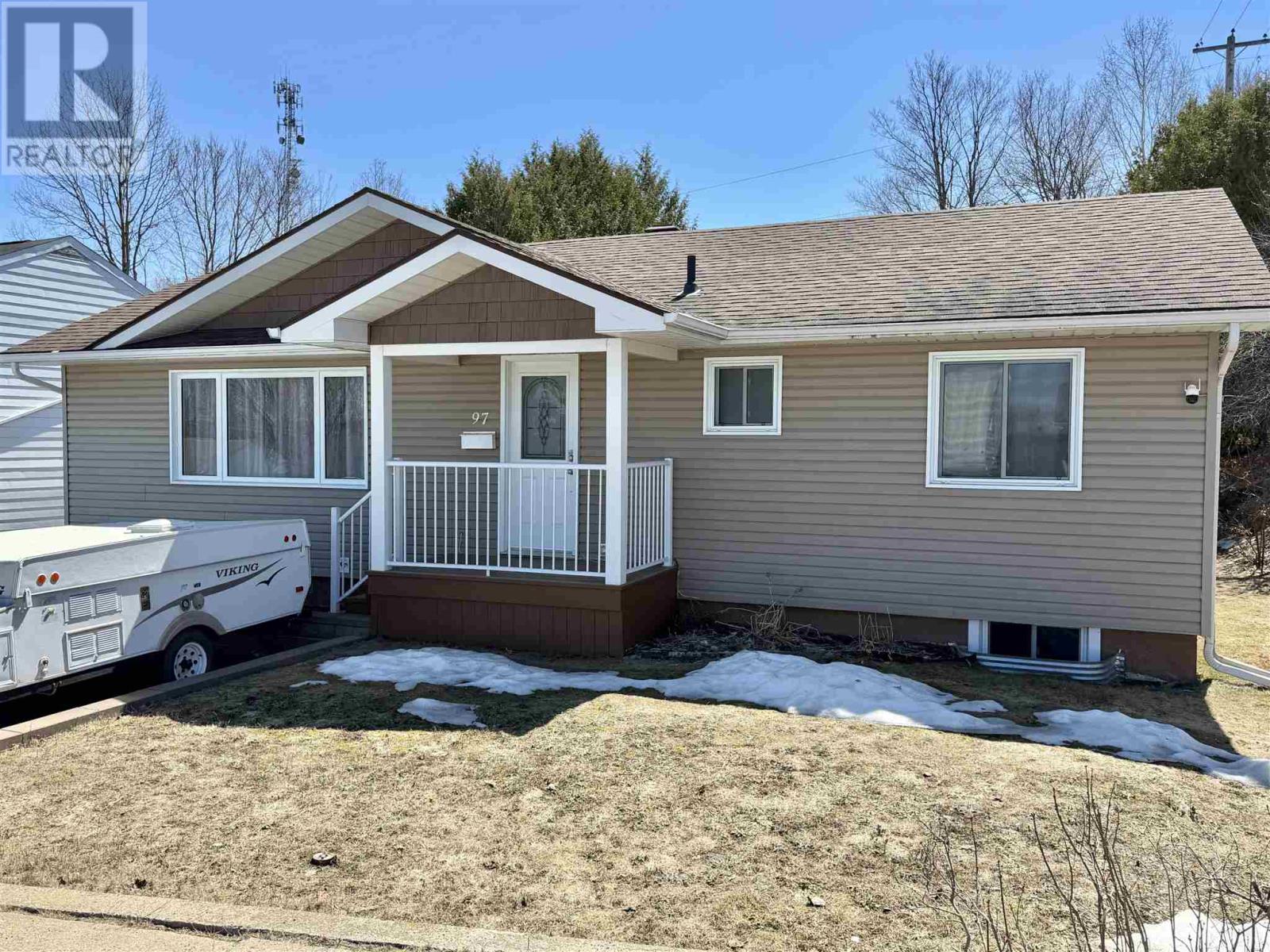 97 Hutchison AVE, Elliot Lake, Ontario, P5A1W9 — Photo 2