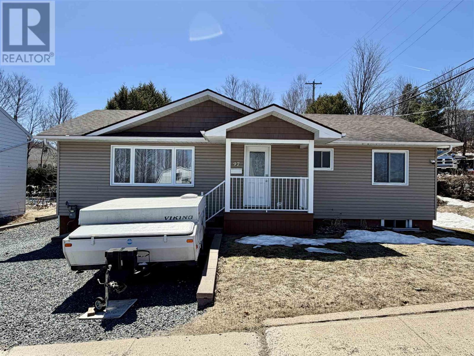 97 Hutchison AVE, Elliot Lake, Ontario, P5A1W9 — Photo 3